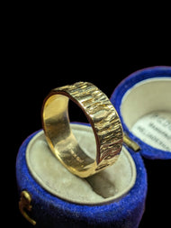 14K Yellow Gold Brutalist Tree Bark / Wood Grain Pattern Band Size 5 3/4