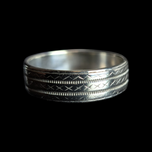 10K White Gold Etched/Beveled Band Size 9 1/4