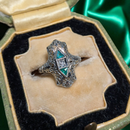 18K White Gold White Sapphire and Green Glass Art Deco Style Filigree Ring Size 3 1/4