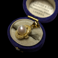 18K Yellow Brushed Gold Pendant with Pearl