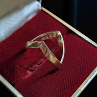 10K Yellow Gold Vintage Chevron / Full Wishbone Style Ring