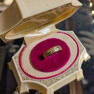 Antique 14K Yellow Gold Ring Etched With Design Size 6