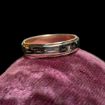 14K Yellow & White Gold Stamped Bevel Band Sunburst / Starburst Size 8 1/4