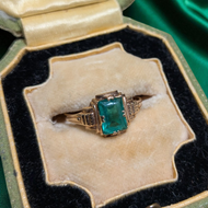 10K Yellow Gold Art Deco Style Green Glass Ring Size 6.5