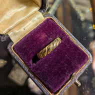 14K Yellow Gold Scalloped Design Band Ring Size 5