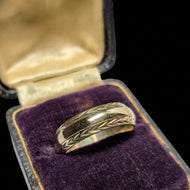 10K Yellow Gold Wide Chevron / Arrow Etched Band Size 7 3/4