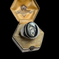 Antique / Vintage 1920-30s Sterling Silver Intaglio Roman Warrior Hematite Ring Size 7.5