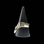 10K Yellow Gold Stepped Edge Onyx Chevron Ring Size 8